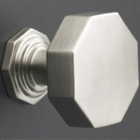  Pinstripe 1-1/4" Knob - Vibrant Brushed Nickel